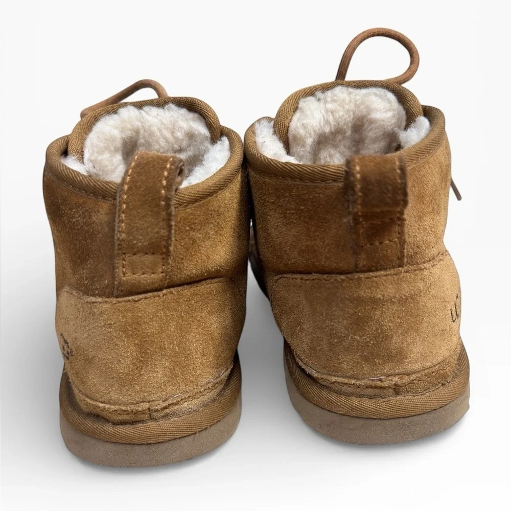 UGG Neumel Suede Chukka Boots Chestnut Shearling Lined Casual Size US 8 Women